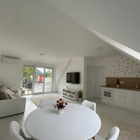 Setany Gyoengye Apartman Apartment